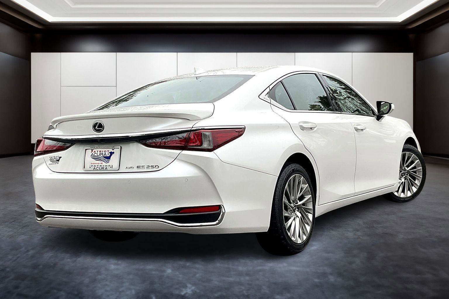 Used 2021 Lexus ES 250 w/ Luxury Package image 2
