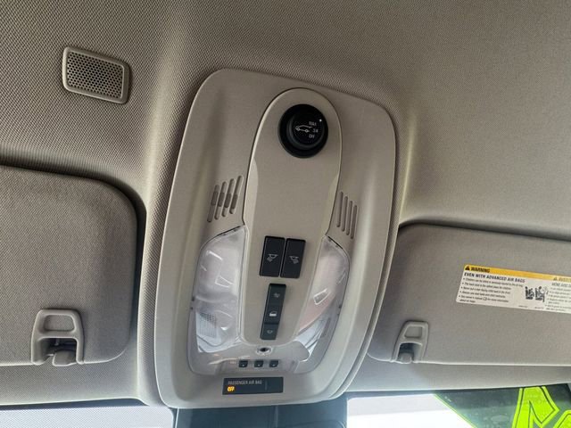 Used 2017 Chevrolet Equinox Premier w/ Enhanced Convenience Package image 25