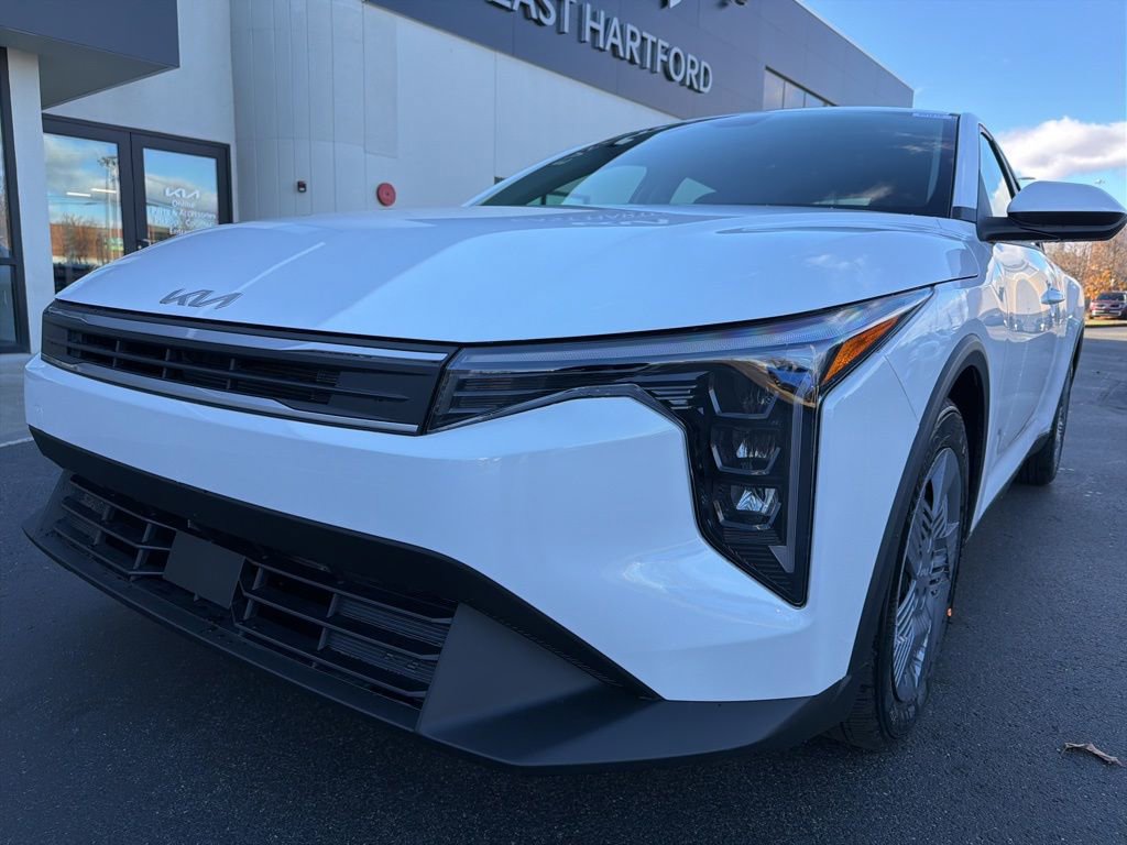 New 2025 Kia K4 LX image 13