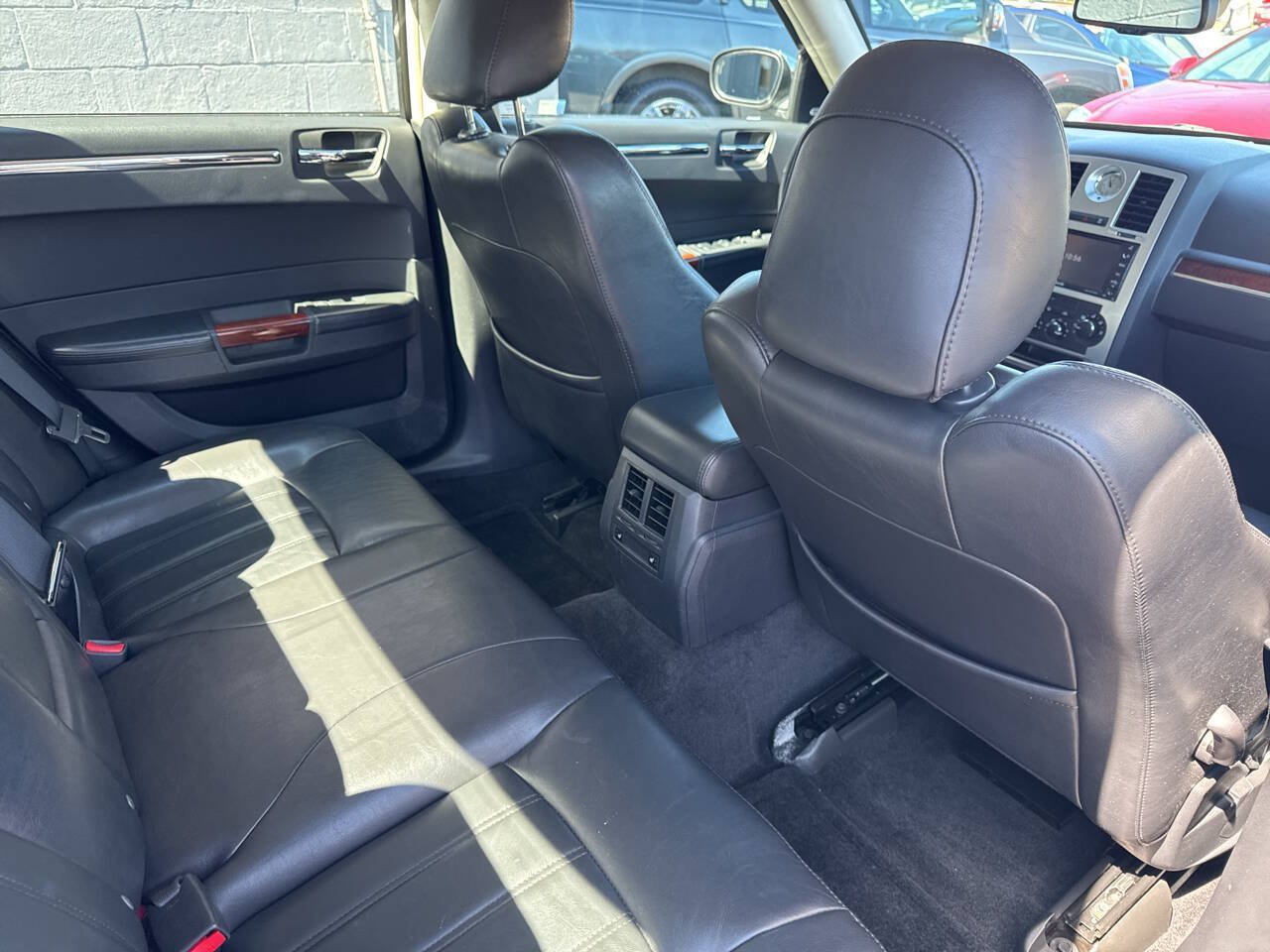 Used 2010 Chrysler 300 C w/ Luxury Group II AWD/4WD image 22