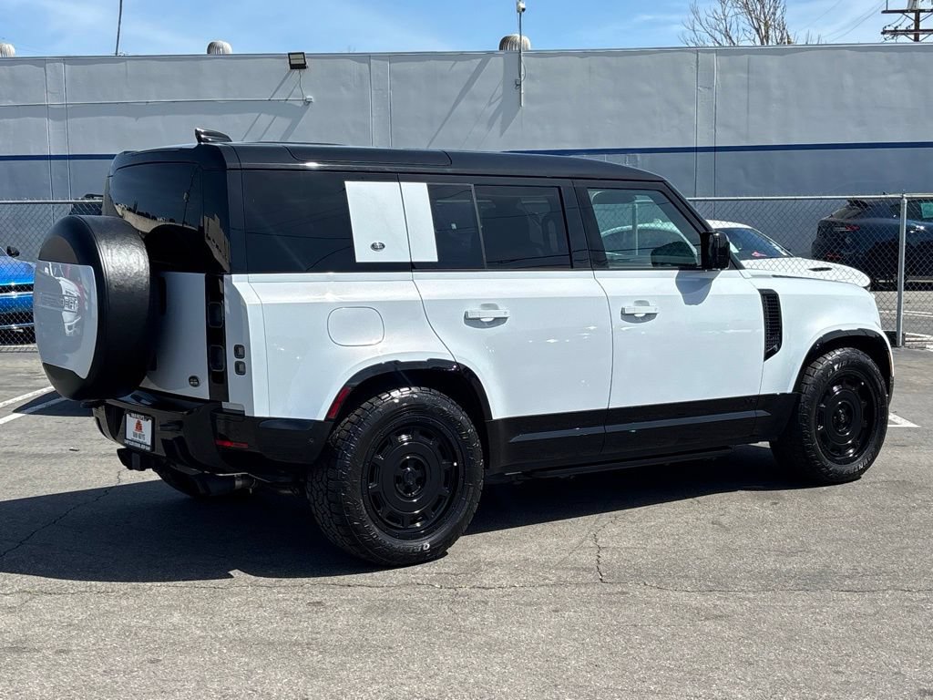 Used 2023 Land Rover Defender 110 V8 AWD/4WD image 3