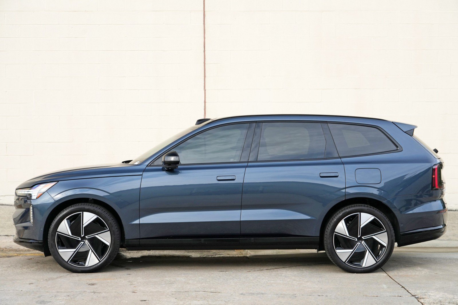 Used 2025 Volvo EX90 Ultra AWD/4WD image 50