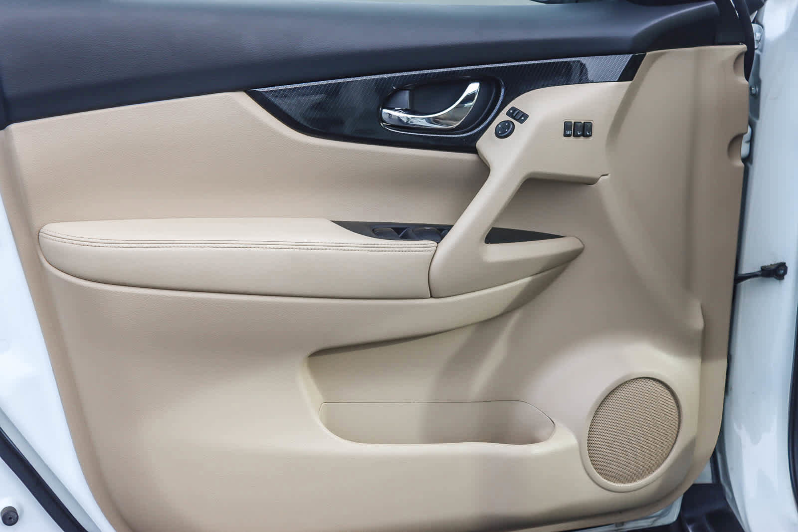 Used 2020 Nissan Rogue SL image 19