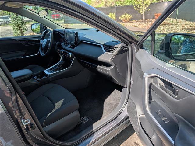 Used 2021 Toyota RAV4 LE image 11