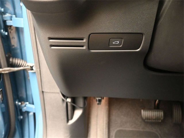 Used 2024 Volvo XC40 B5 Plus w/ Protection Package Premier image 16