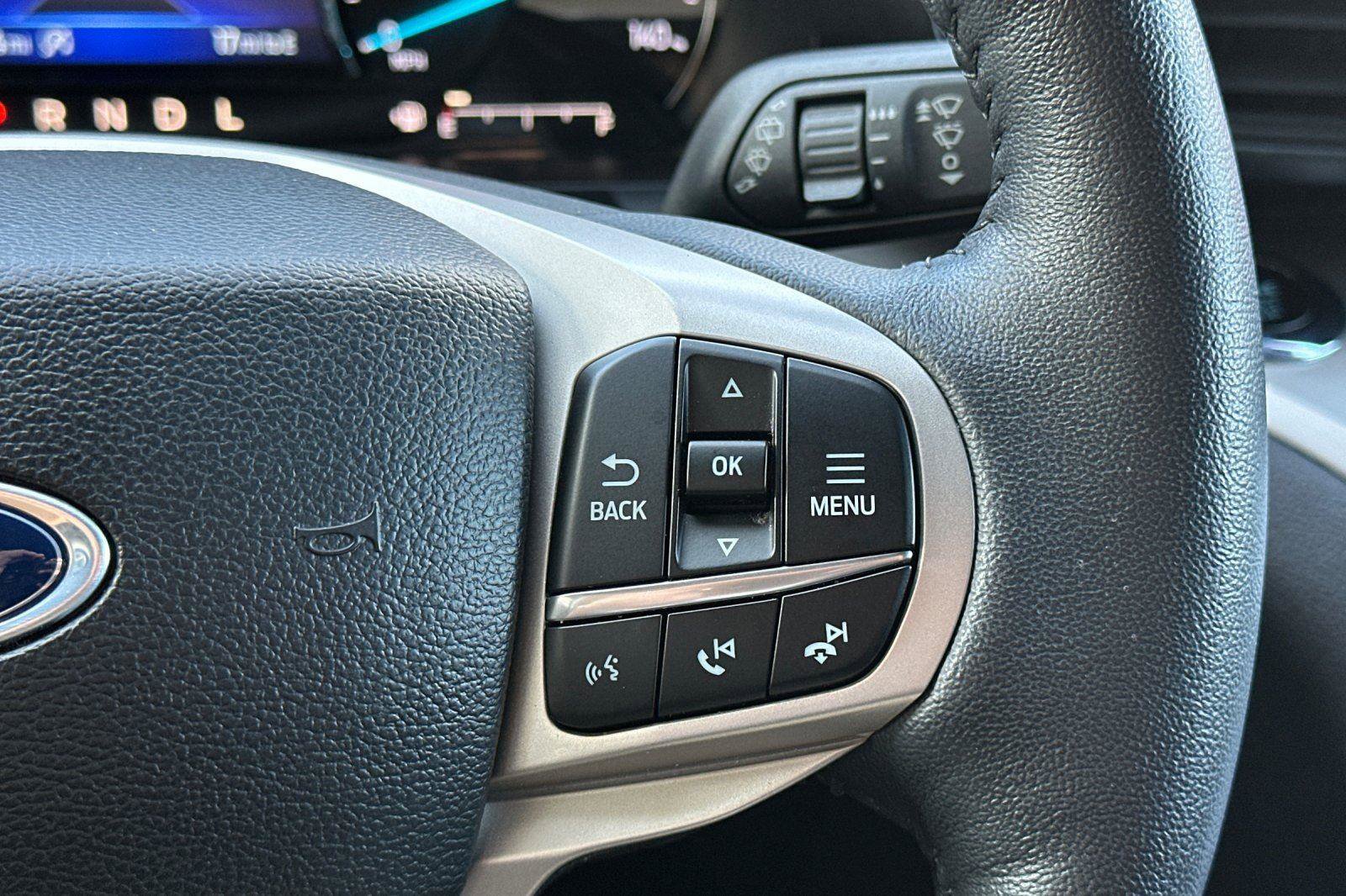 Used 2023 Ford Explorer XLT image 28