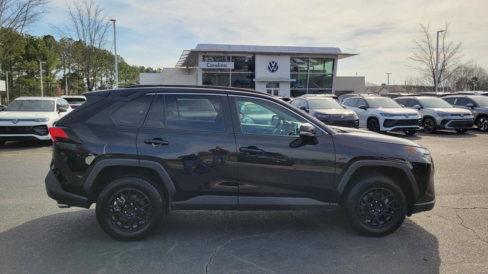 Used 2023 Toyota RAV4 XLE w/ Convenience Package image 6