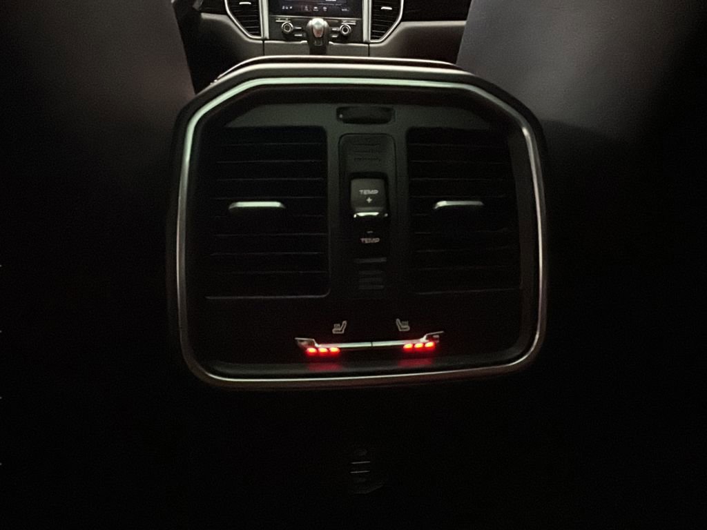 Used 2018 Porsche Macan S image 23