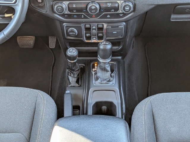 Used 2024 Jeep Wrangler Unlimited AWD/4WD image 16