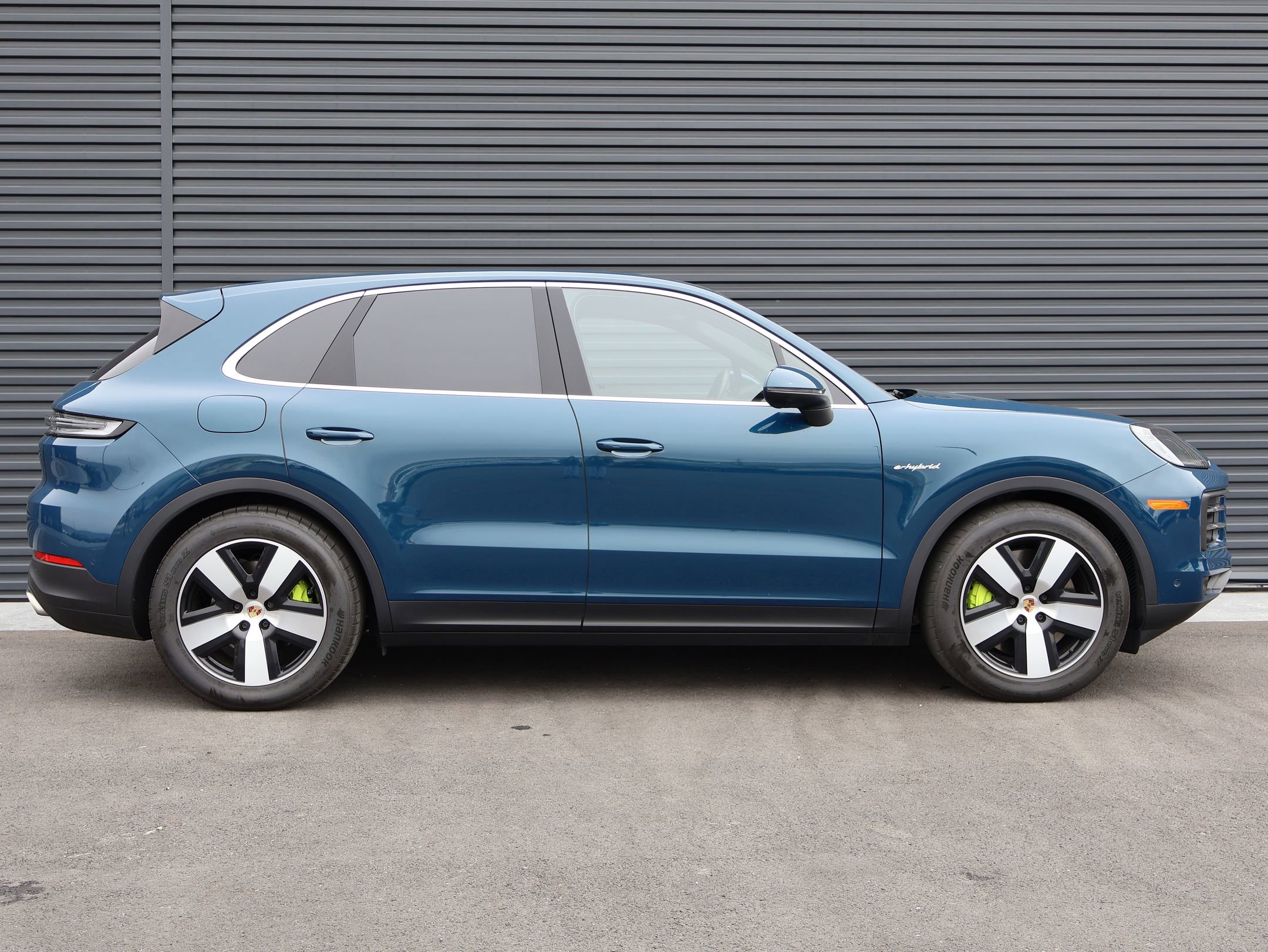 Certified 2025 Porsche Cayenne E-Hybrid image 9