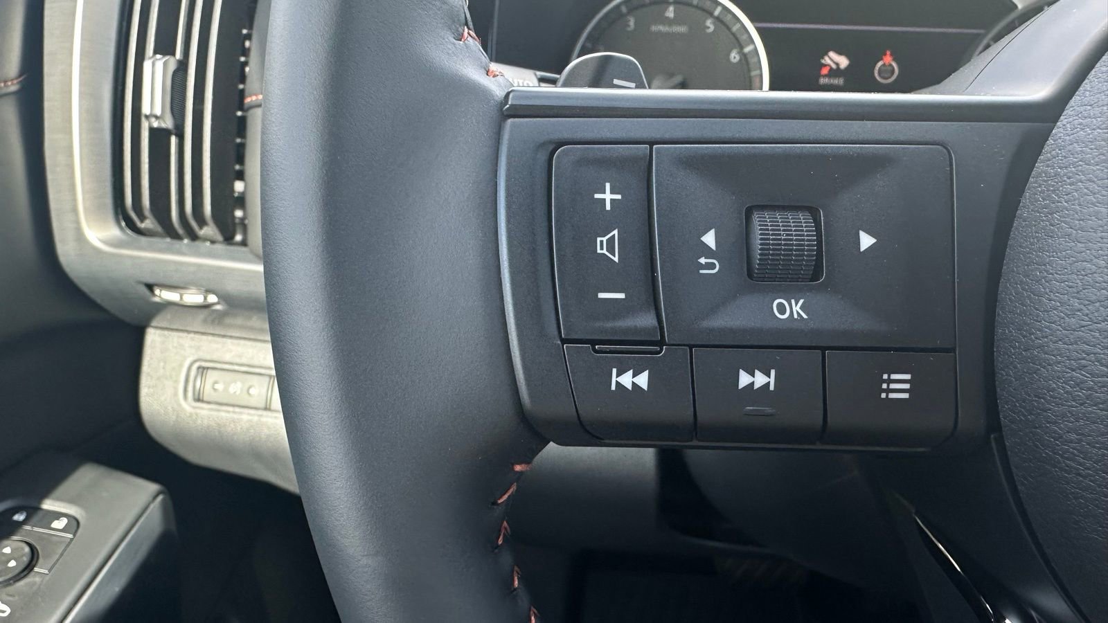 New 2025 Nissan Pathfinder Rock Creek image 27