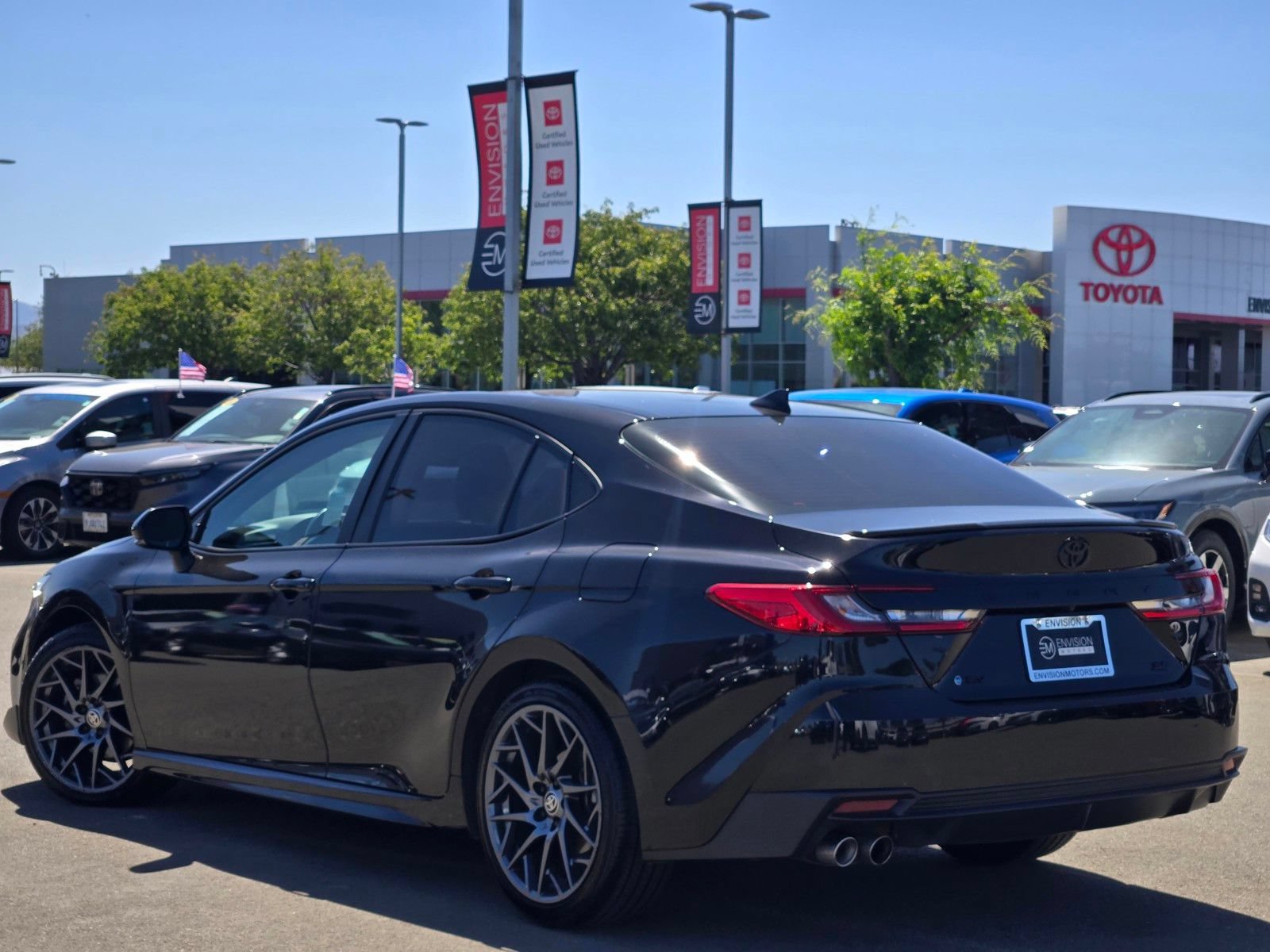 Used 2025 Toyota Camry SE FWD image 5
