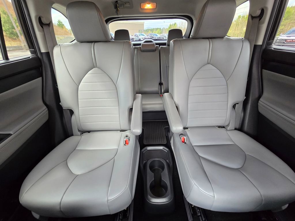 Used 2021 Toyota Highlander XLE image 44