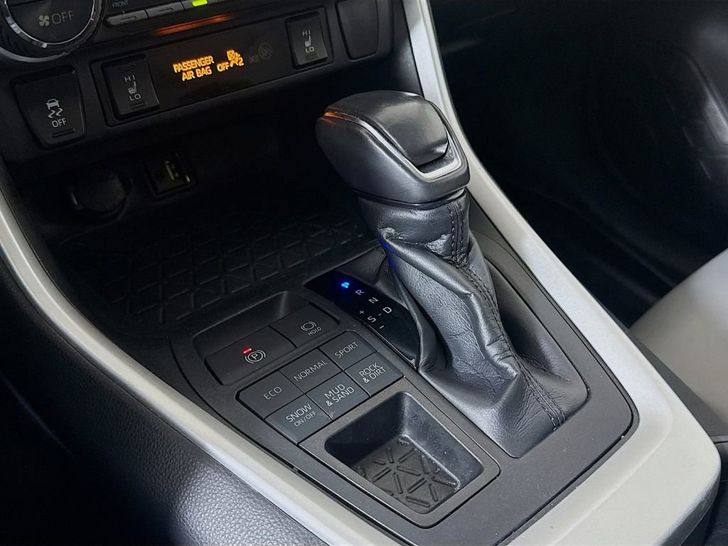 Used 2019 Toyota RAV4 XLE Premium image 18