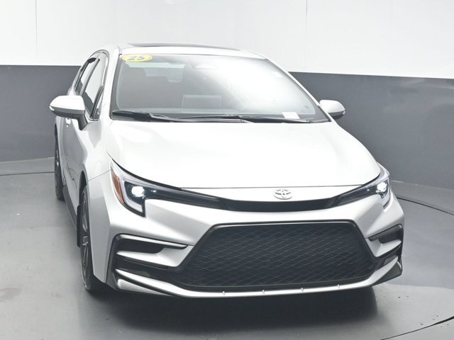 Used 2025 Toyota Corolla XSE FWD image 3