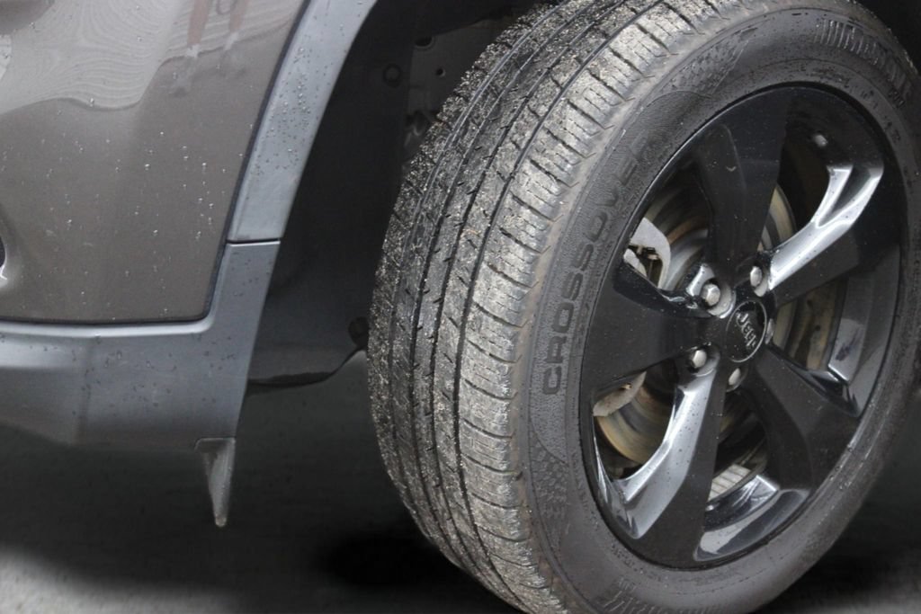Used 2020 Jeep Cherokee Latitude Plus FWD image 44