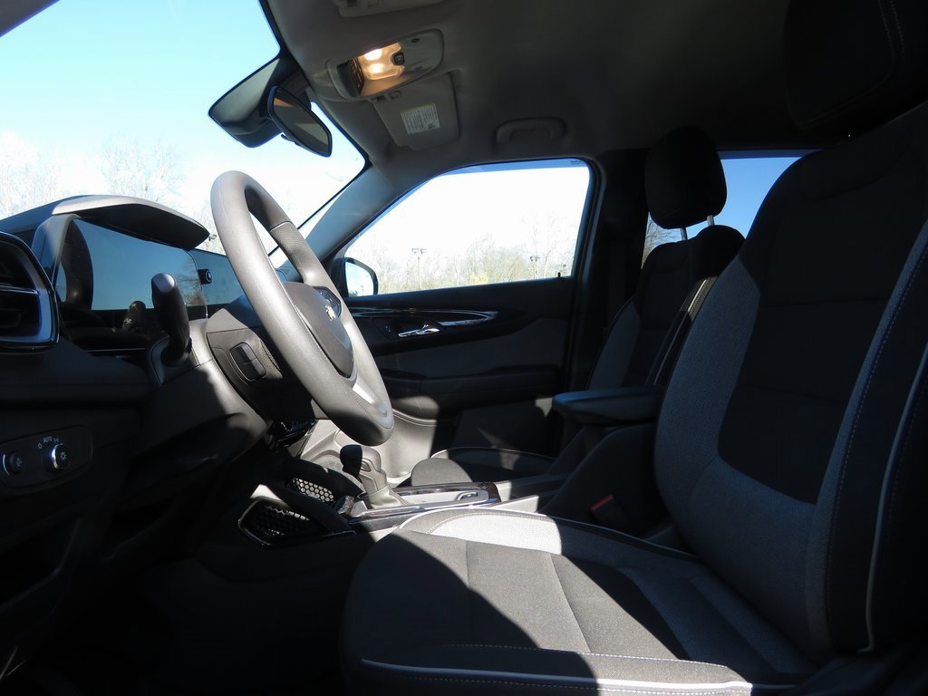 Used 2024 Chevrolet TrailBlazer LT w/ Driver Confidence Package image 11