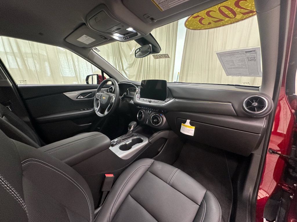 Certified 2025 Chevrolet Blazer LT FWD image 17