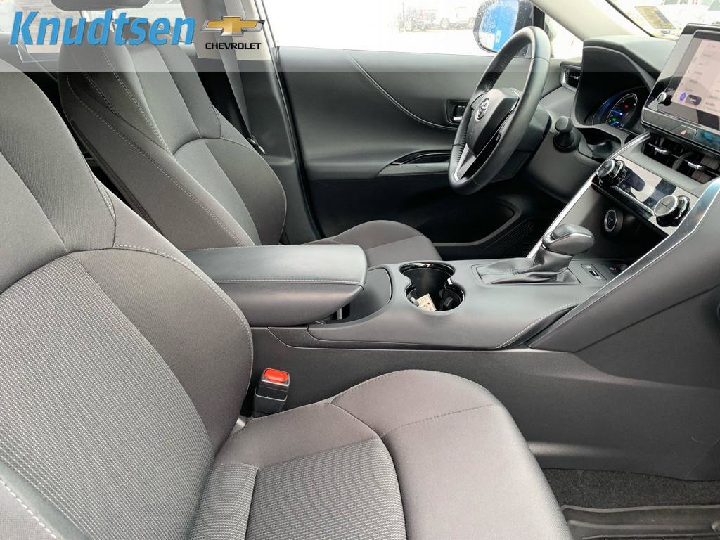 Used 2024 Toyota Venza LE image 11