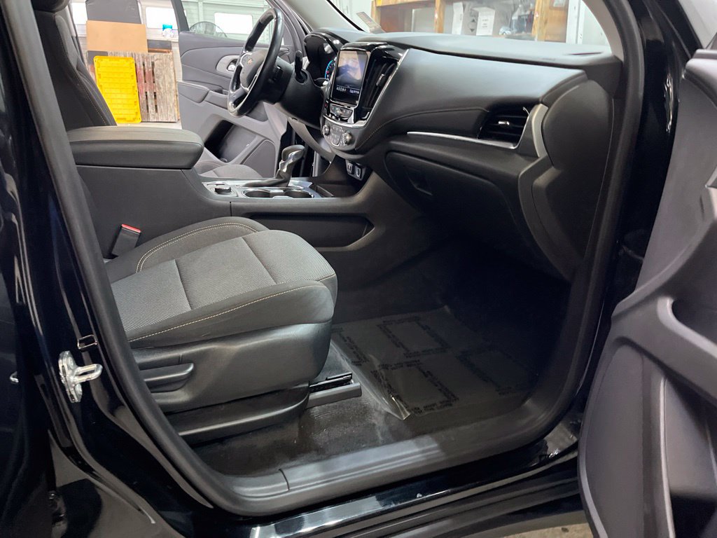 Used 2021 Chevrolet Traverse LT FWD image 34