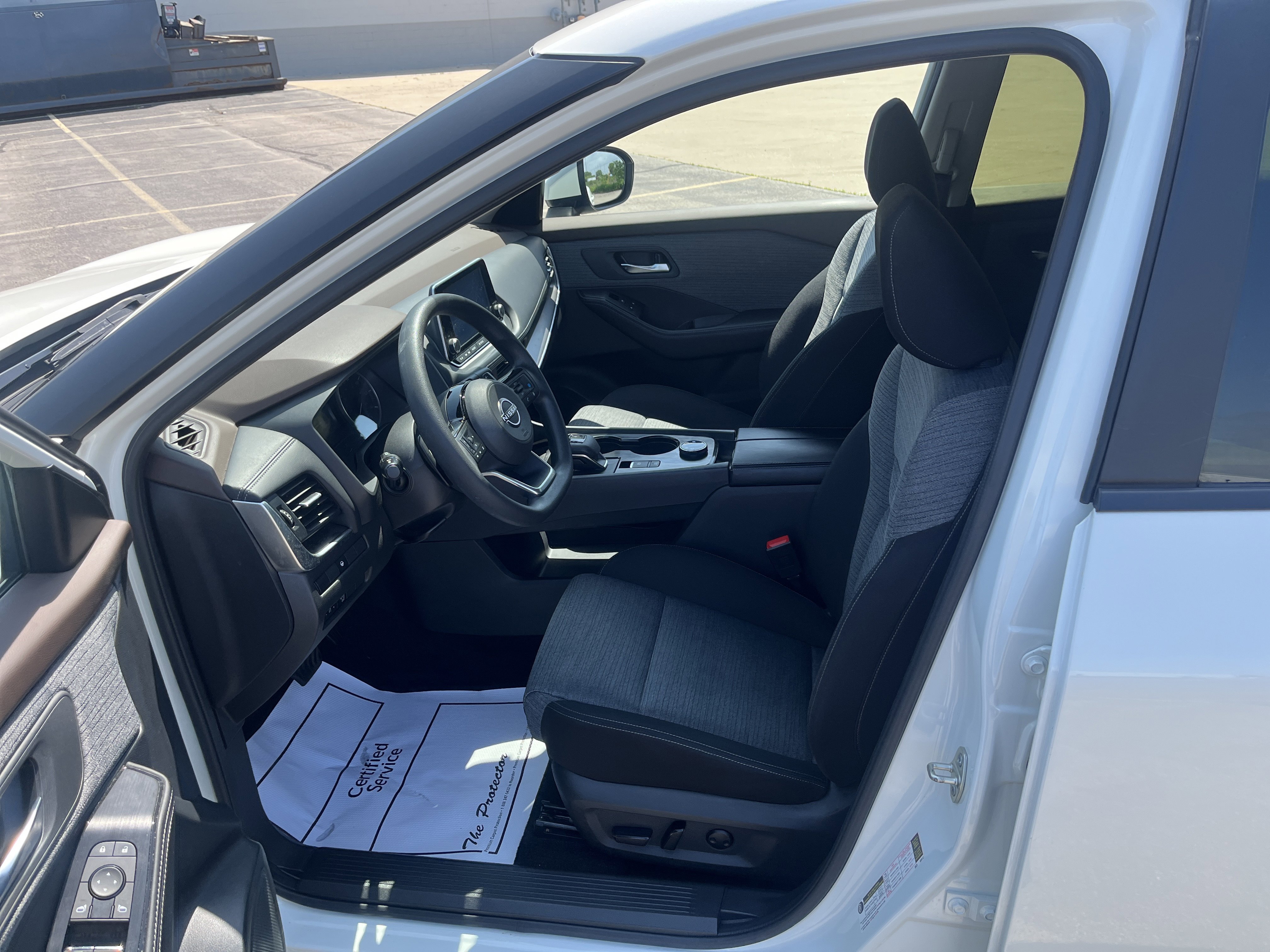 Used 2023 Nissan Rogue SV AWD/4WD image 9