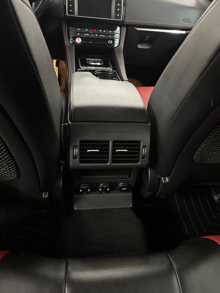 Used 2017 Jaguar F-PACE R-Sport image 24