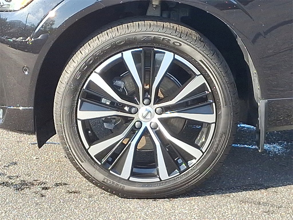 Used 2024 Volvo XC60 B5 Ultimate w/ Protection Package Premier image 8