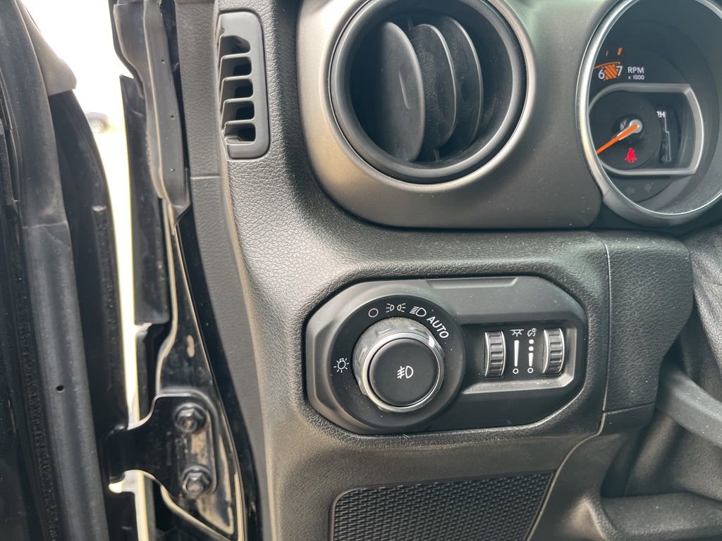 Used 2018 Jeep Wrangler Sport S image 11