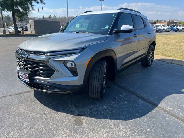 Used 2025 Chevrolet TrailBlazer ACTIV w/ Driver Confidence Package image 3