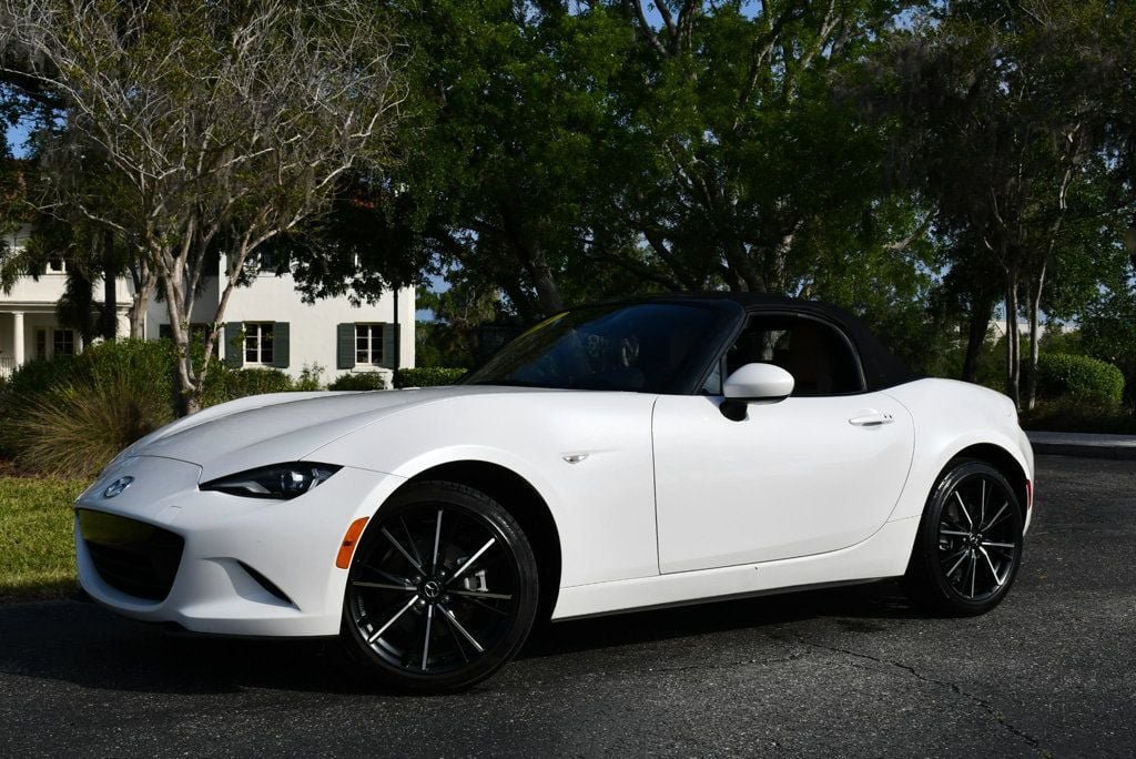 Used 2024 MAZDA MX-5 Miata Grand Touring RWD image 24