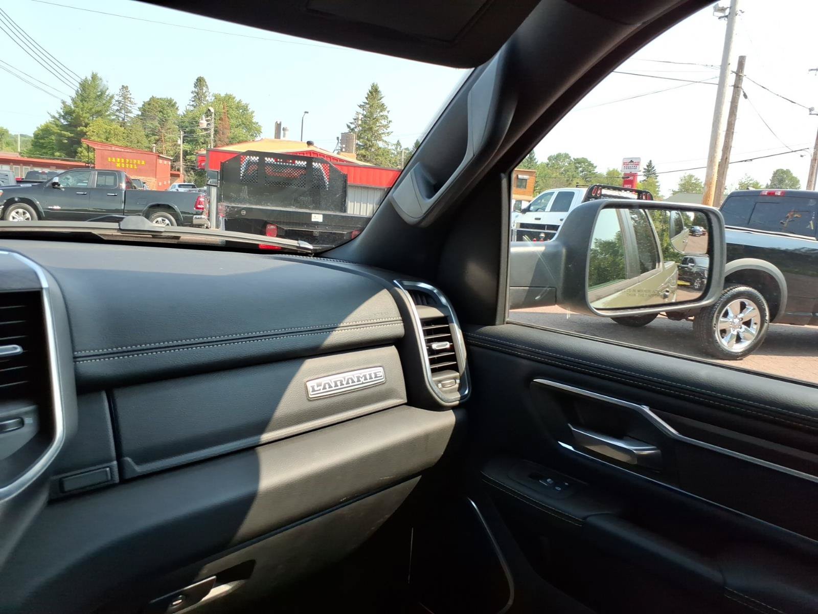 Used 2026 RAM 1500 Laramie AWD/4WD image 18