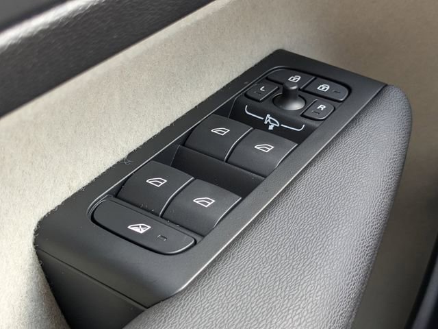 New 2025 Volvo XC40 B5 Plus w/ Protection Package Premier image 31