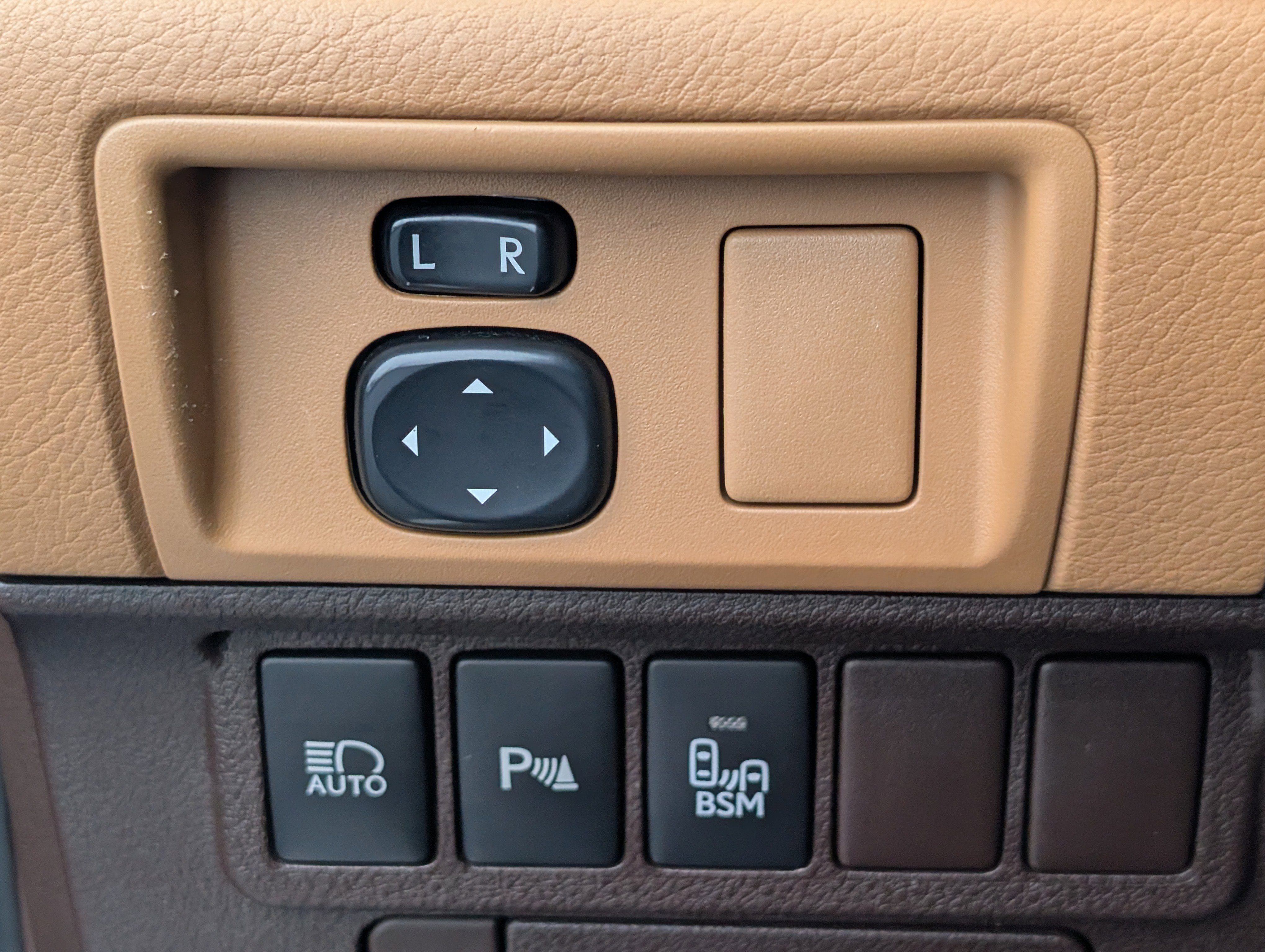 Used 2018 Lexus ES 350 w/ Luxury Package w/Wood Trim image 22