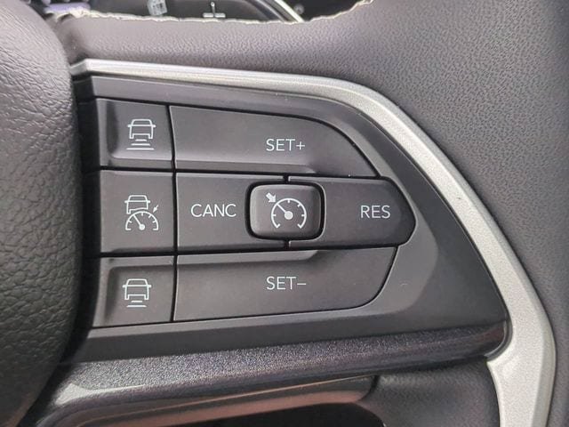 Used 2023 Jeep Grand Cherokee L Laredo AWD/4WD image 26