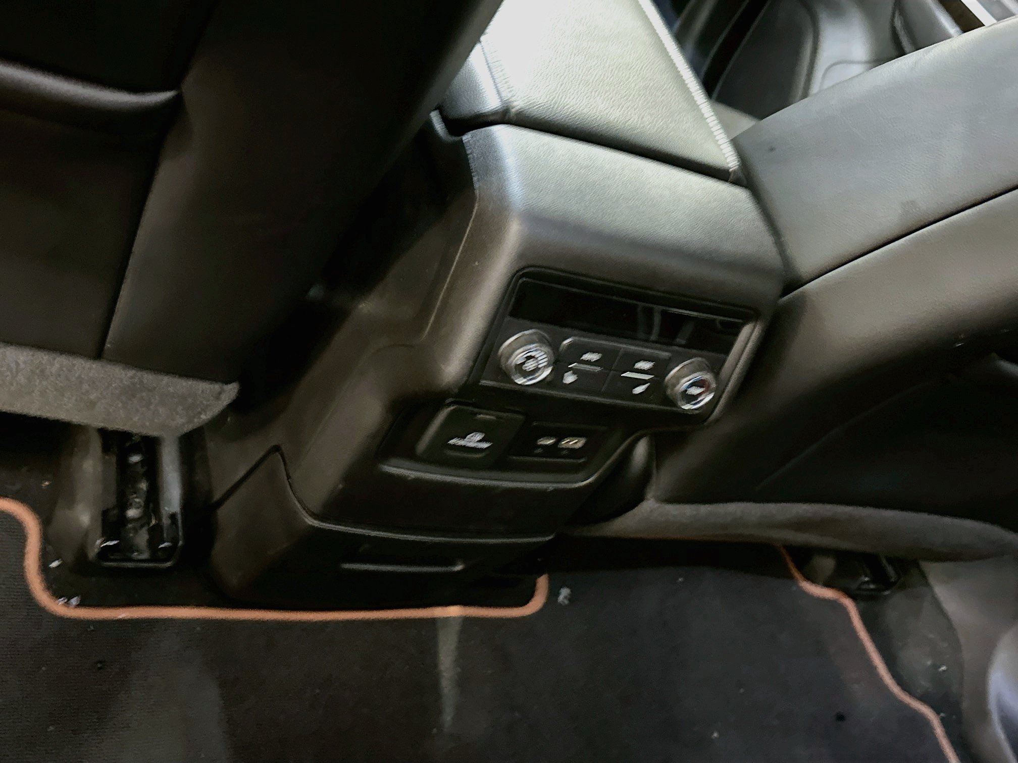 Used 2023 GMC Acadia AT4 w/ Technology Package AWD/4WD image 29