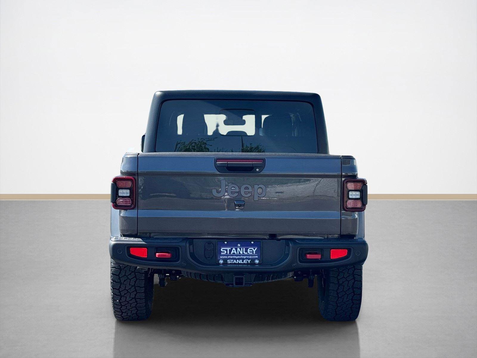 Used 2024 Jeep Gladiator Rubicon w/ Technology Group AWD/4WD image 7