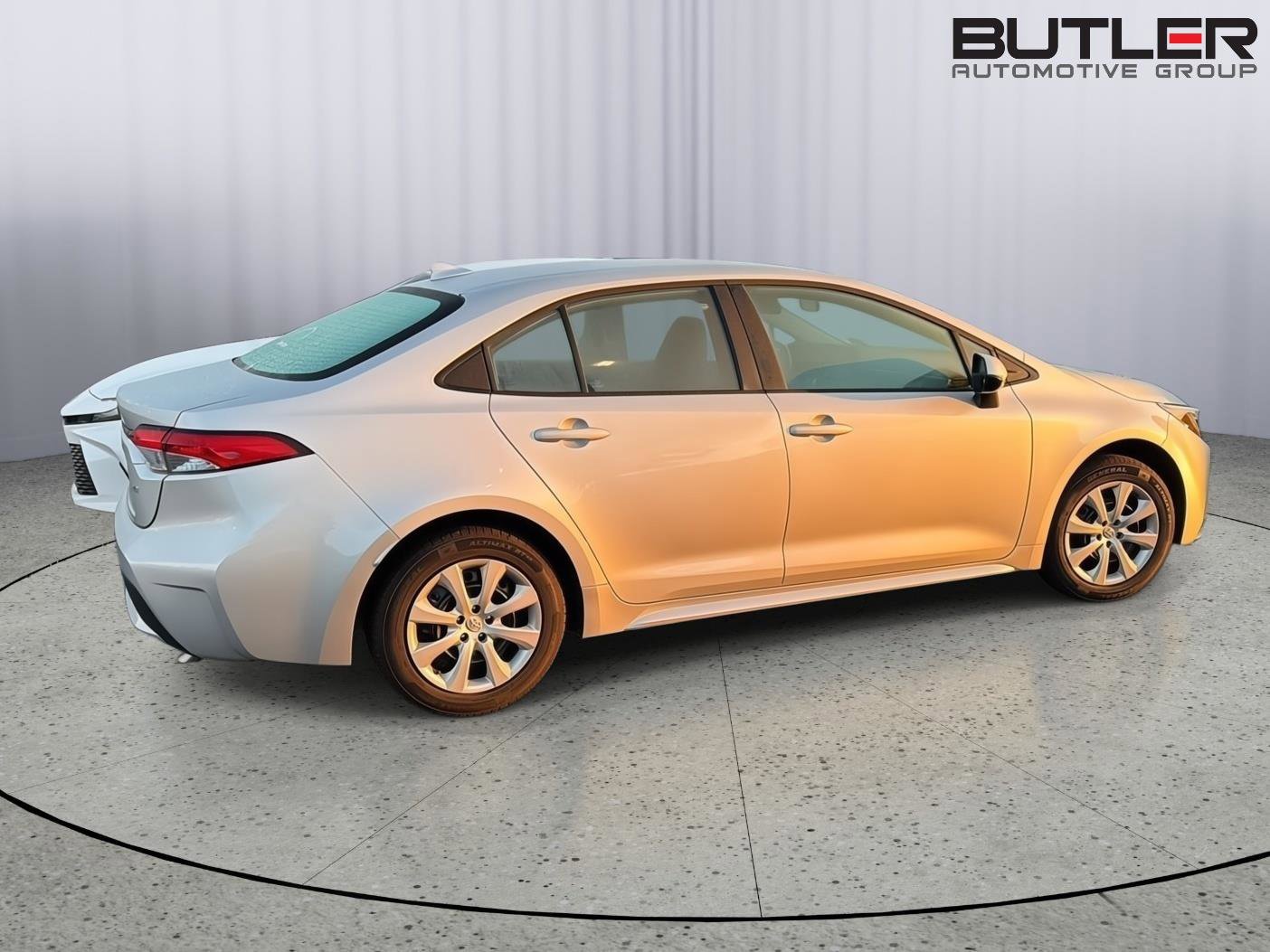 Used 2022 Toyota Corolla LE FWD image 6