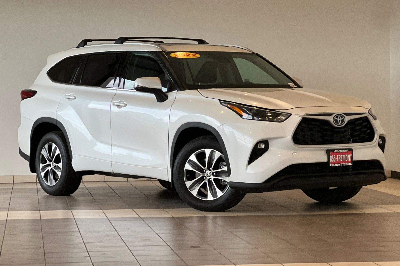 Certified 2022 Toyota Highlander XLE AWD/4WD image 2