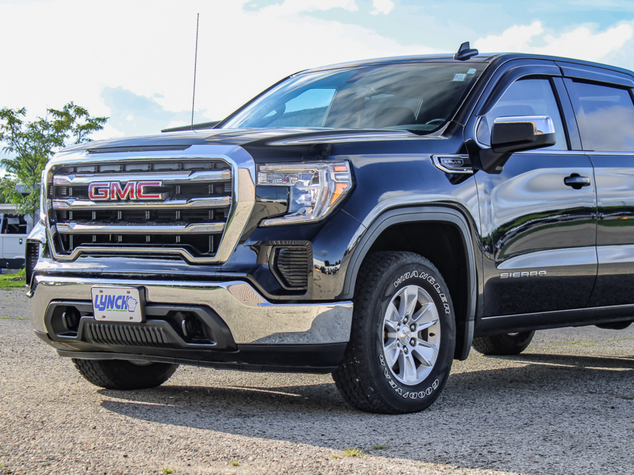 Used 2019 GMC Sierra 1500 SLE w/ SLE Value Package AWD/4WD image 7