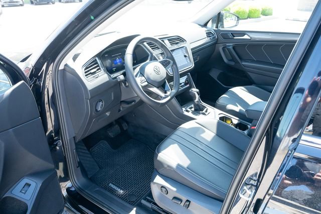 Certified 2023 Volkswagen Tiguan SE FWD image 17