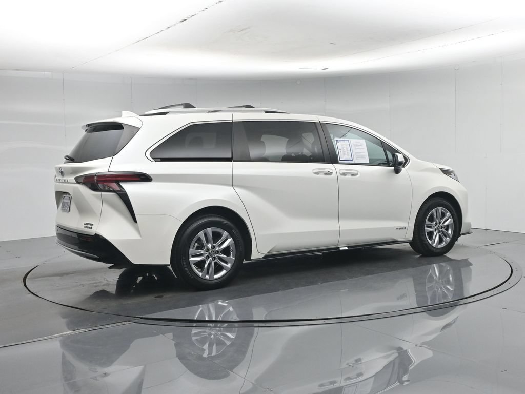 Used 2021 Toyota Sienna Limited FWD image 31