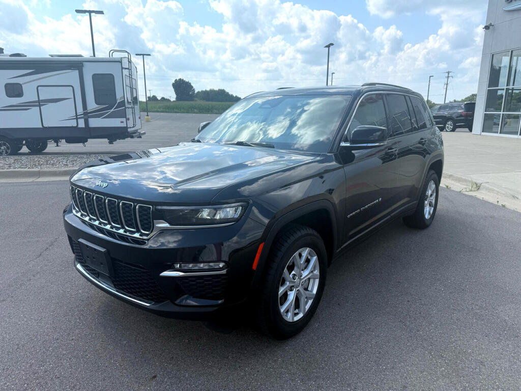 Used 2023 Jeep Grand Cherokee Limited AWD/4WD image 7