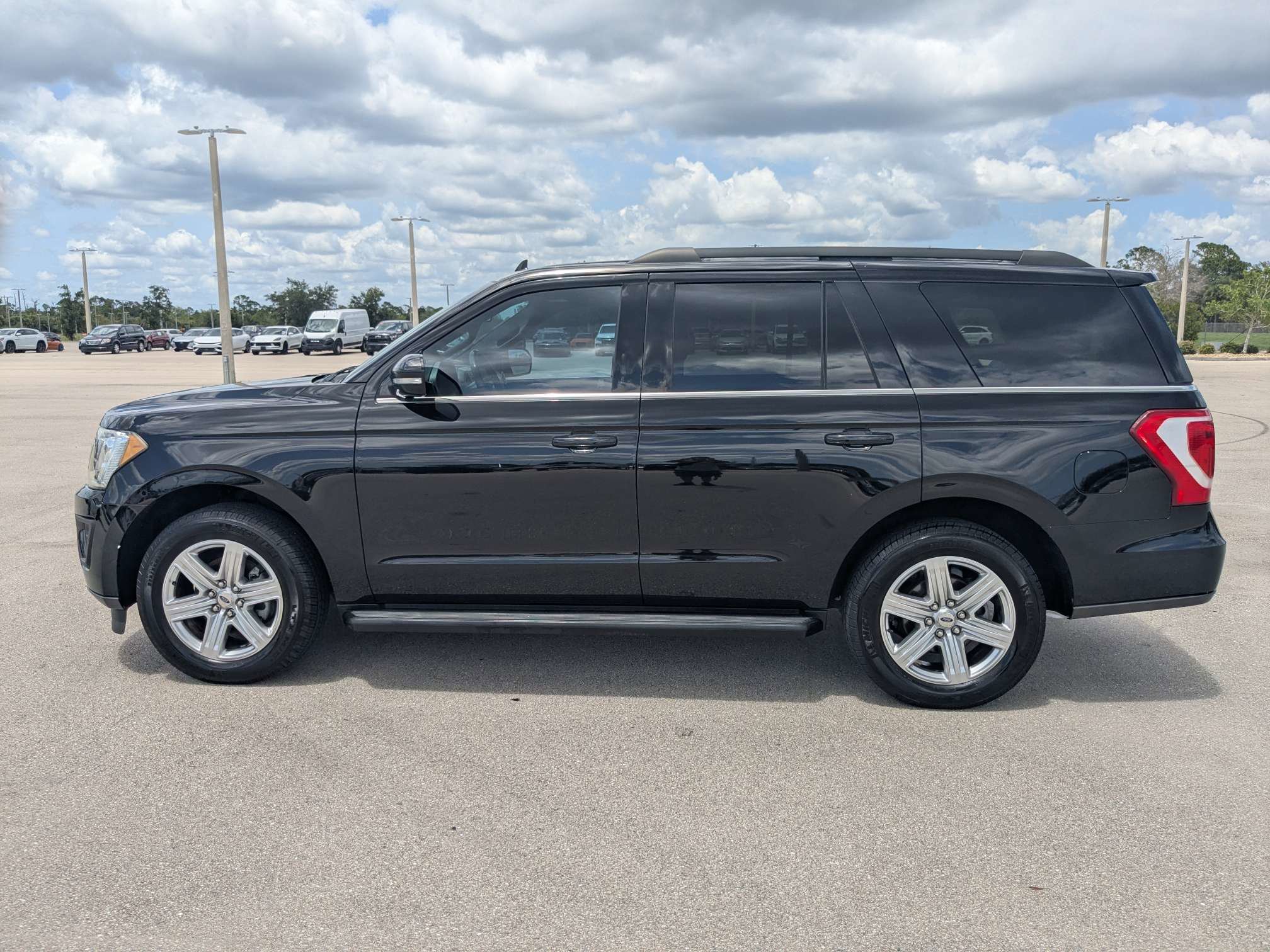 Used 2020 Ford Expedition XLT w/ Equipment Group 201A RWD image 8