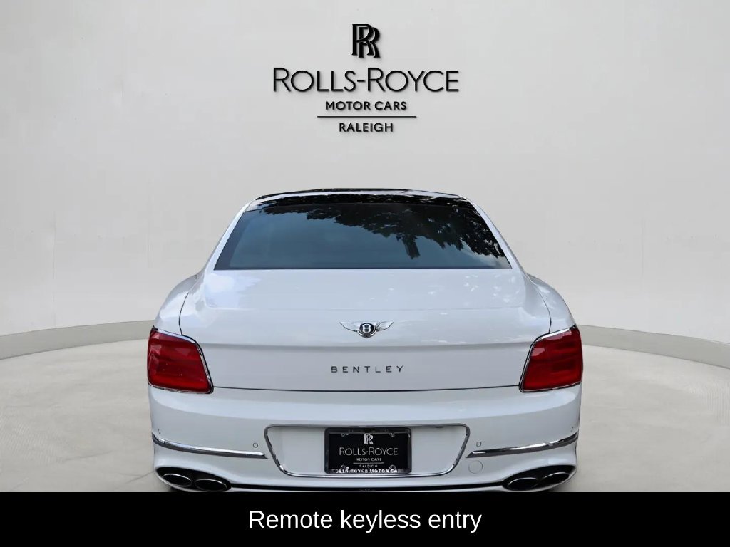 Used 2022 Bentley Flying Spur Plug-In Hybrid AWD/4WD image 6