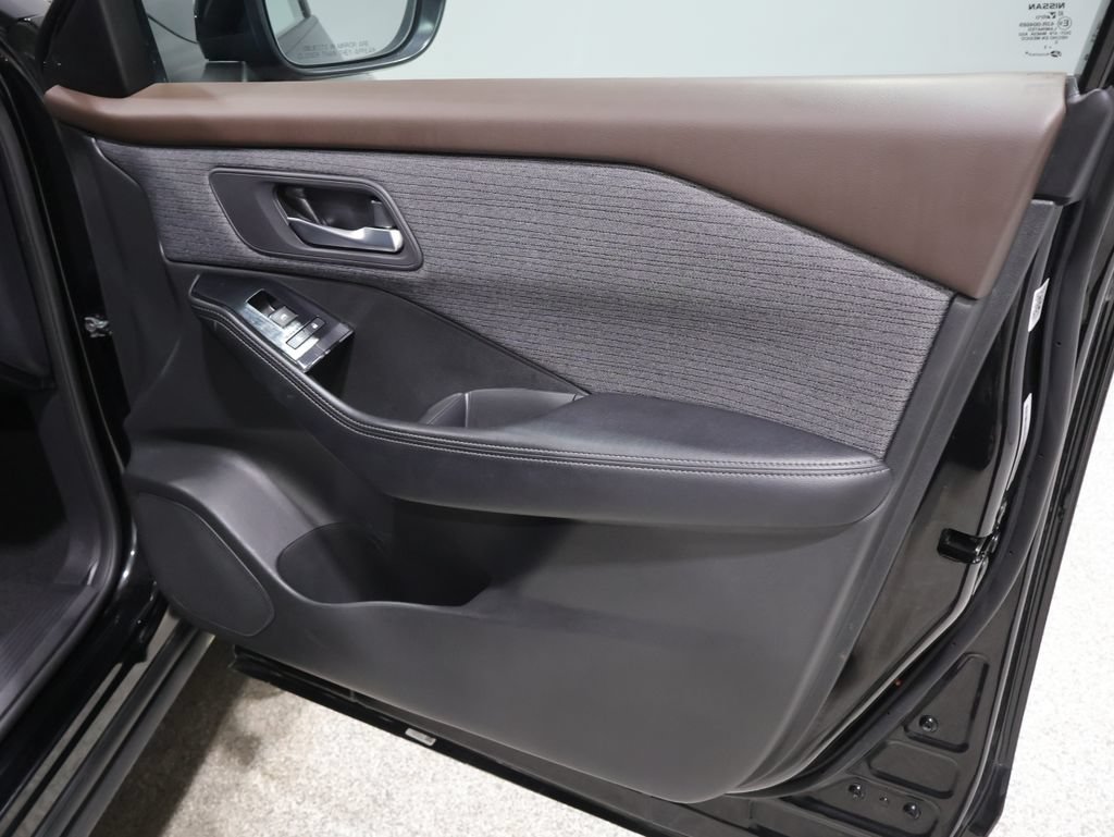 Used 2023 Nissan Rogue SV AWD/4WD image 25