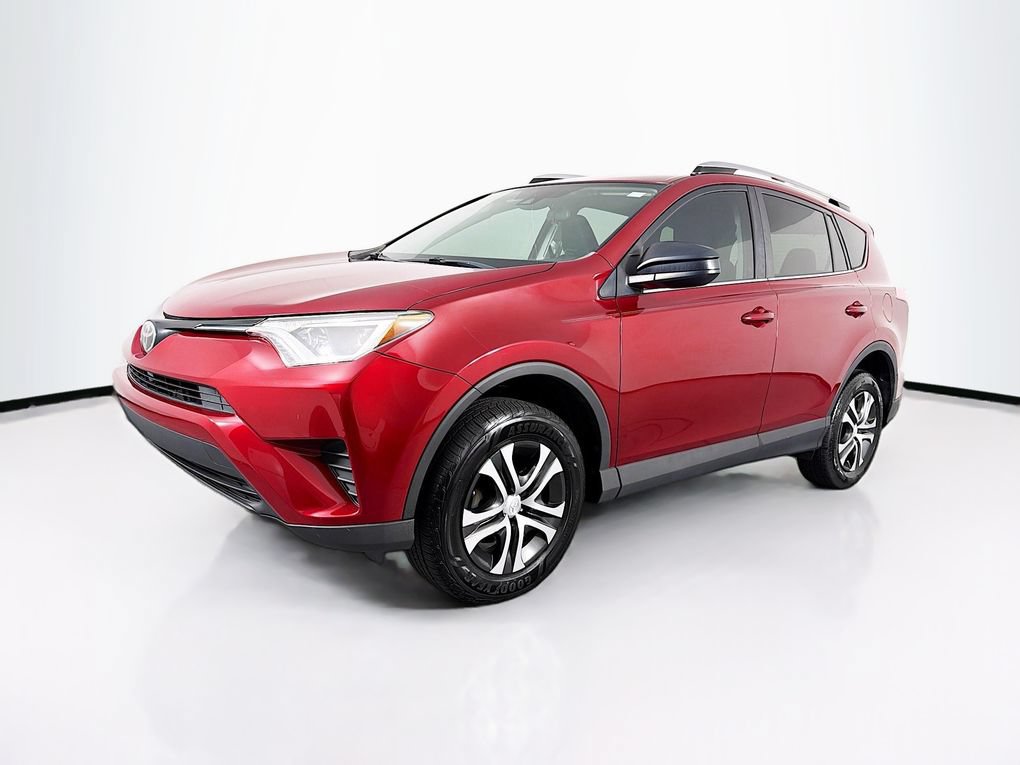 Used 2018 Toyota RAV4 LE FWD image 3