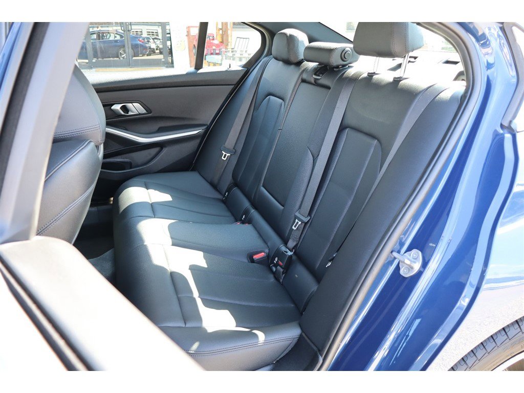 Used 2021 BMW 330i xDrive Sedan AWD/4WD image 12