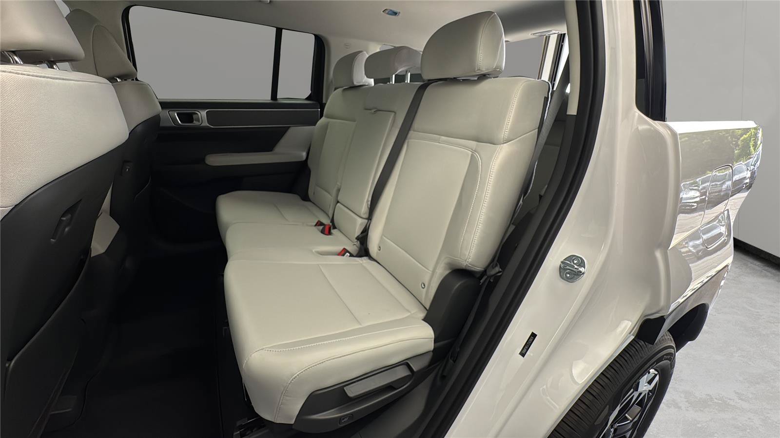 New 2026 Hyundai Santa Fe SE FWD image 11