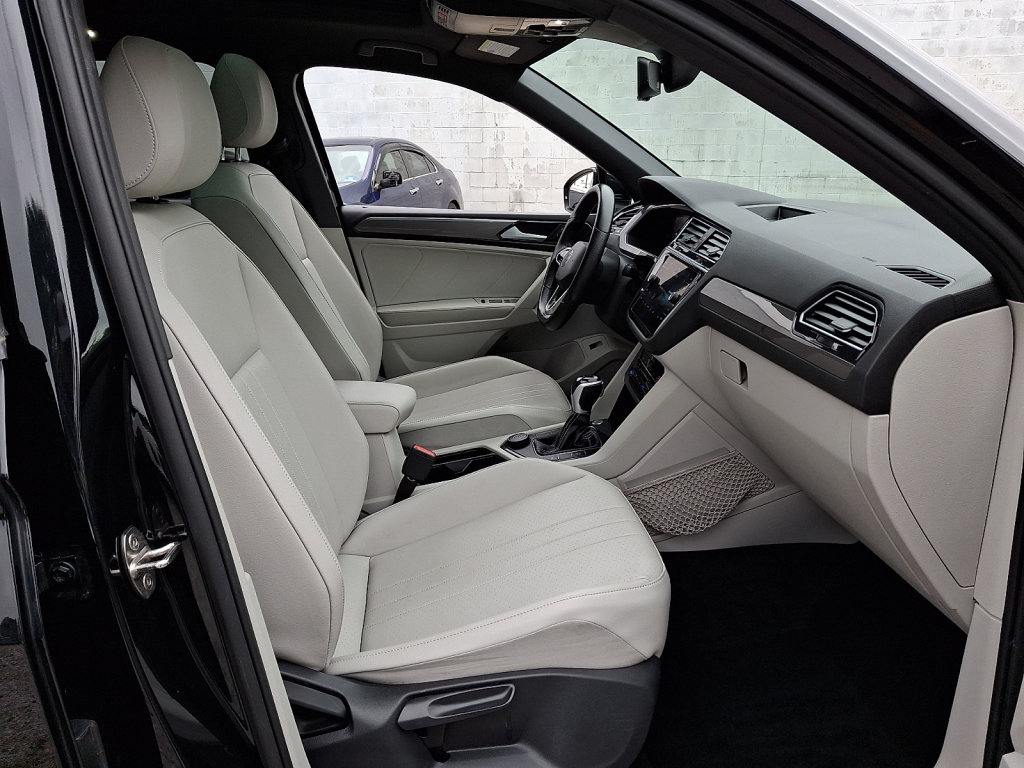 Used 2022 Volkswagen Tiguan SE R-Line AWD/4WD image 11