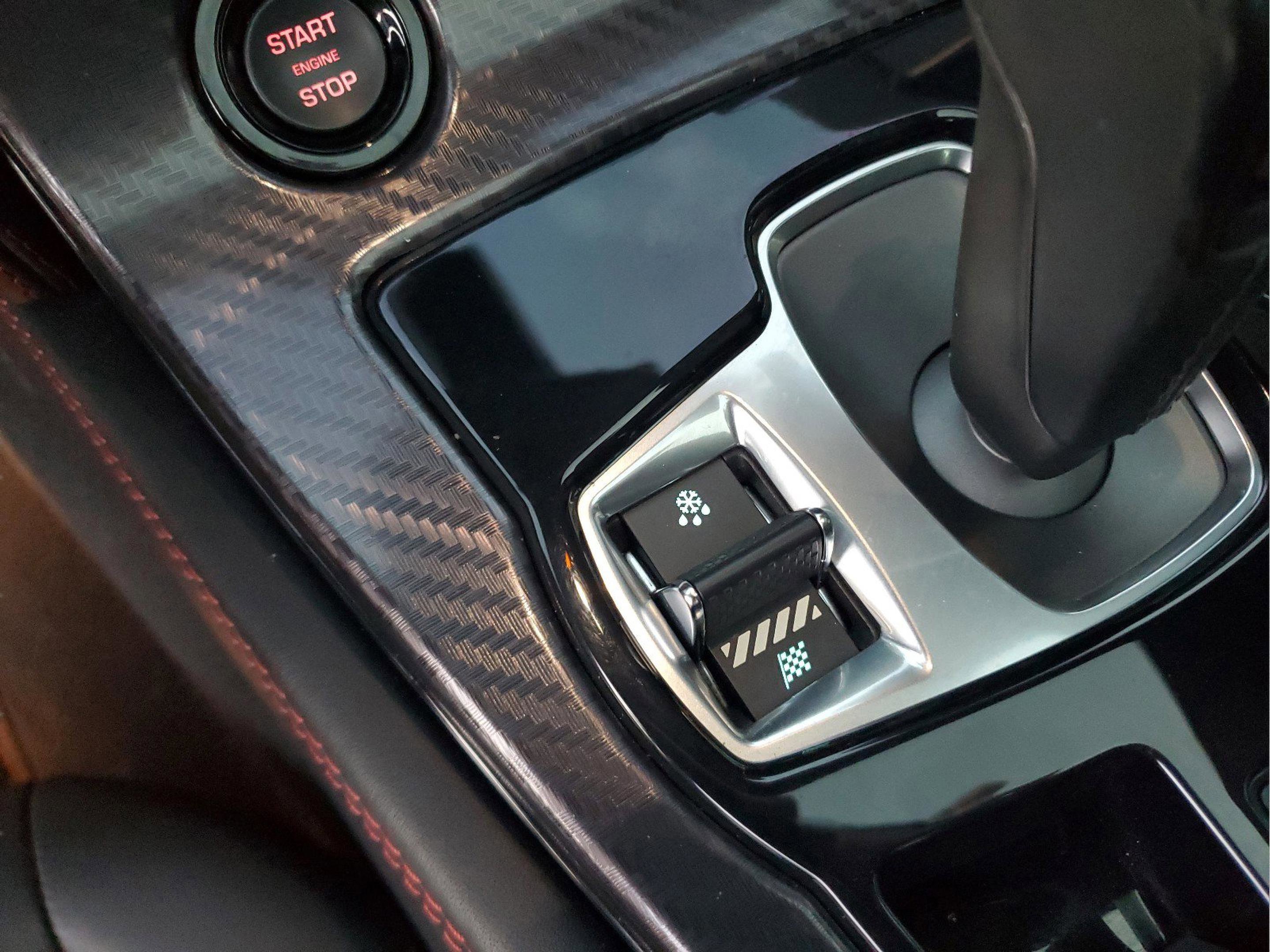 Used 2016 Jaguar F-TYPE R image 29